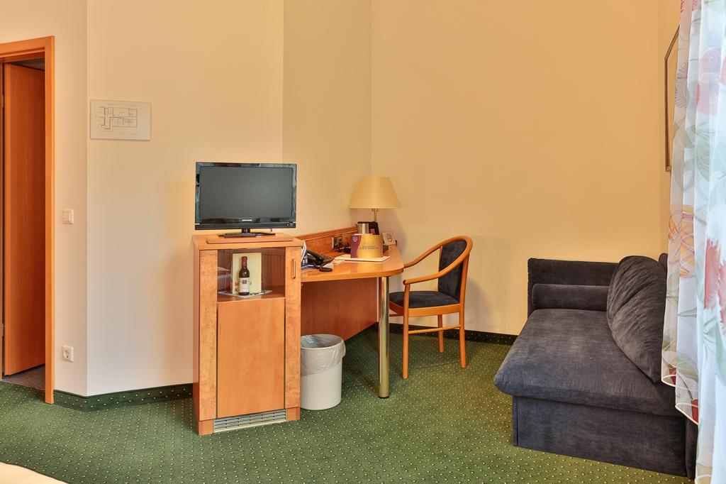 Hotel Zur Eisenbahn Renningen Εξωτερικό φωτογραφία