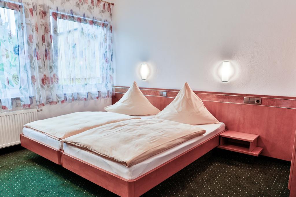 Hotel Zur Eisenbahn Renningen Εξωτερικό φωτογραφία