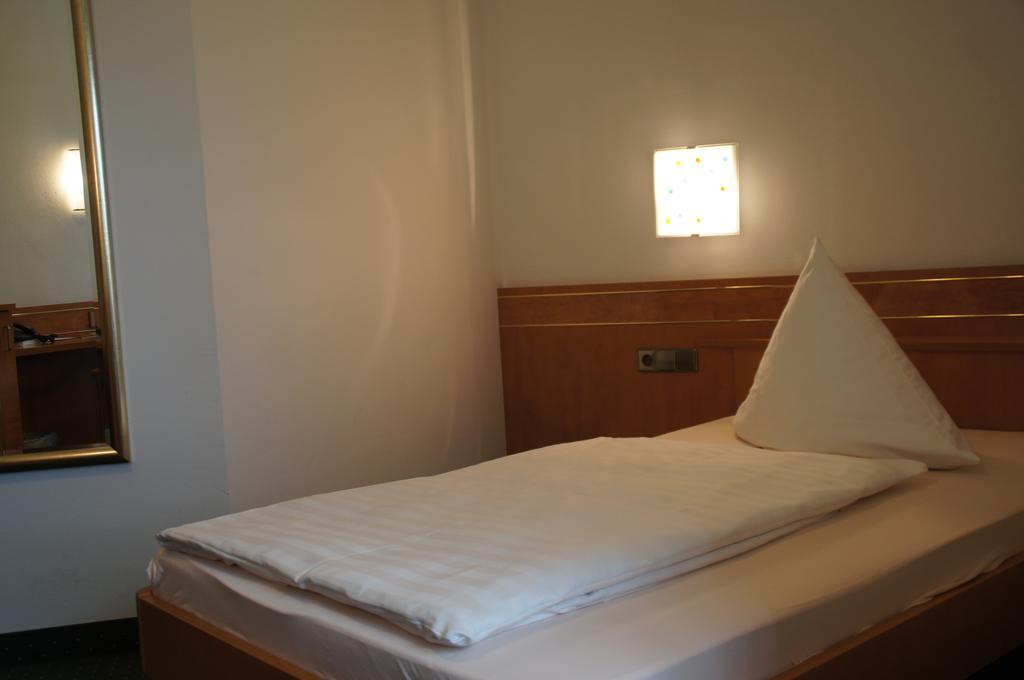 Hotel Zur Eisenbahn Renningen Εξωτερικό φωτογραφία